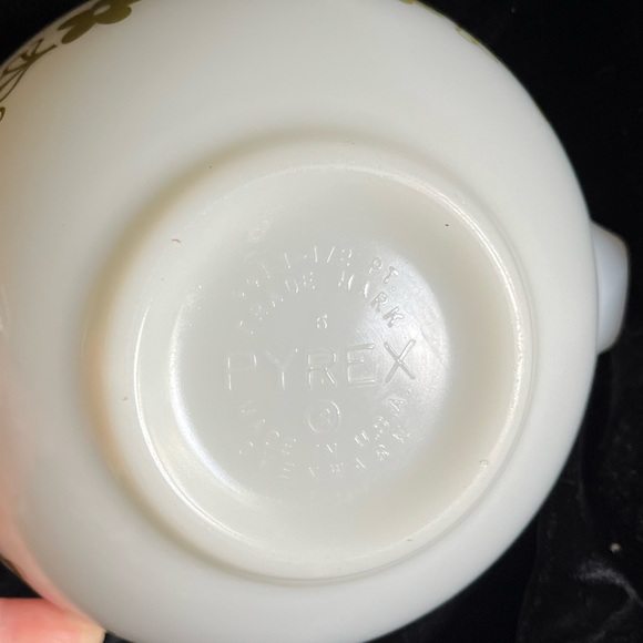 Pyrex #441 1 1/2pt Cinderella bowl Spring blossom, crazy daisy. 2 bowls for sale - Picture 4 of 6